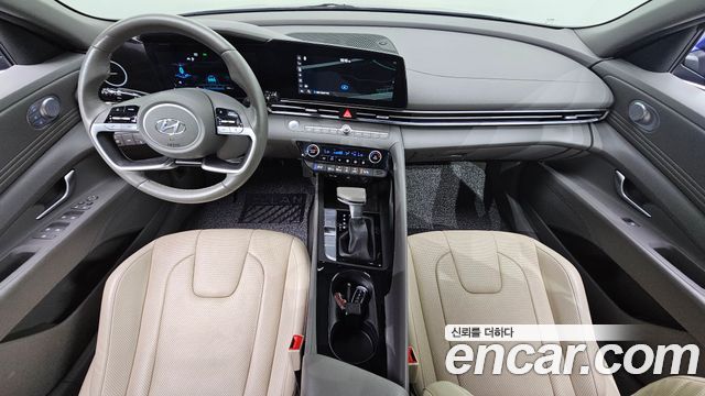 Hyundai Avante — interior