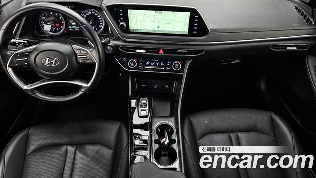 Hyundai Sonata — interior