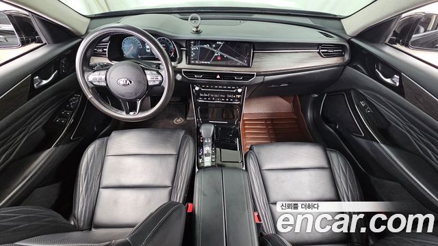 Kia K7 — interior