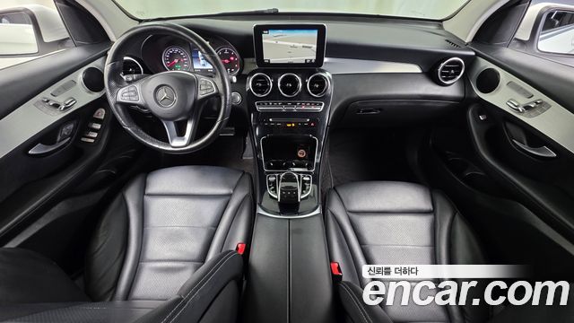 Mercedes-Benz GLC-Class — interior