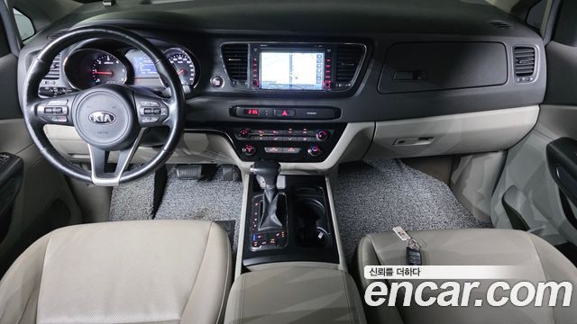 Kia Carnival — interior