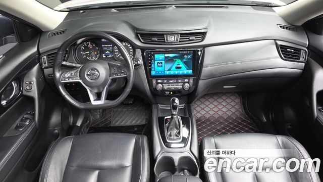 Nissan X-Trail — interior
