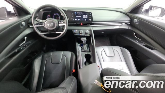Hyundai Avante — interior