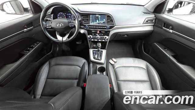 Hyundai Avante — interior