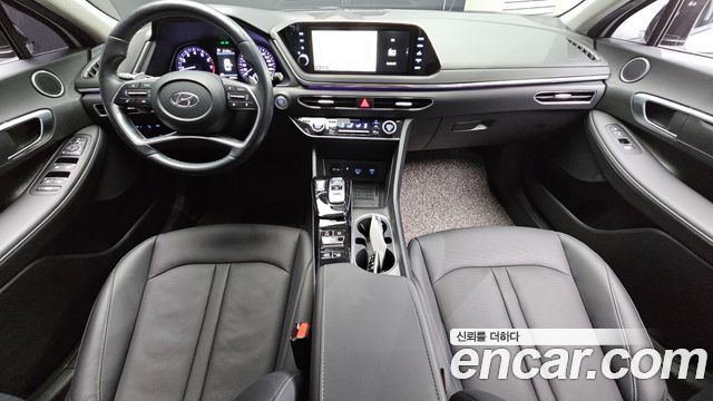 Hyundai Sonata — interior