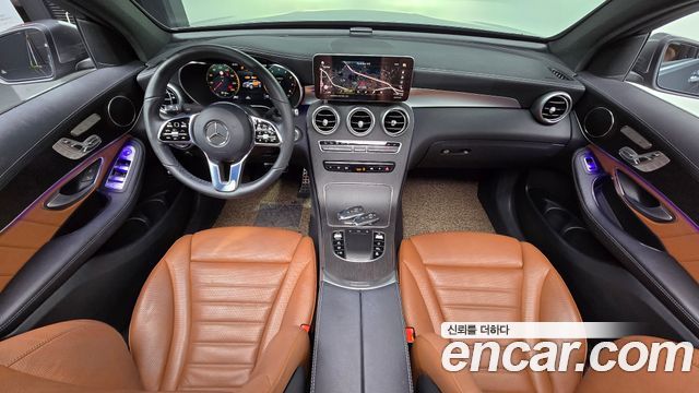 Mercedes-Benz GLC-Class — interior