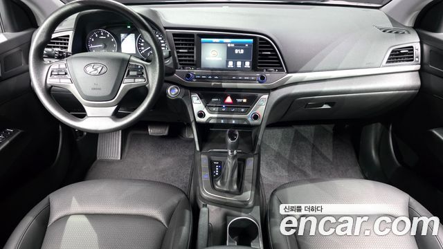 Hyundai Avante — interior