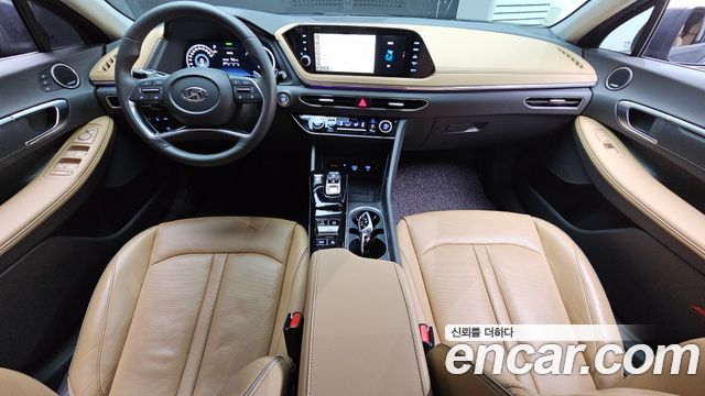 Hyundai Sonata — interior
