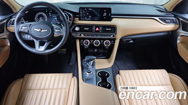 Genesis G70 — interior