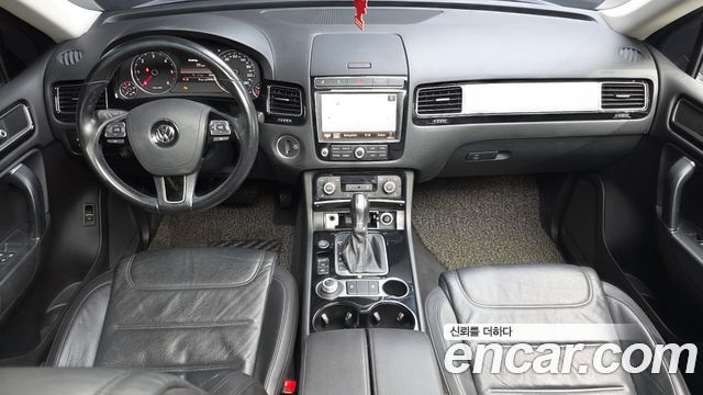 Volkswagen Touareg — interior