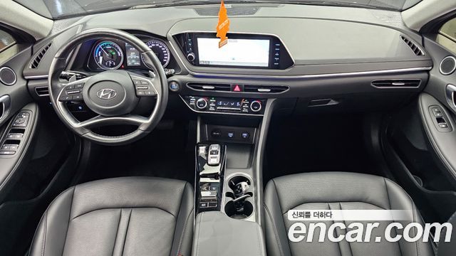 Hyundai Sonata — interior