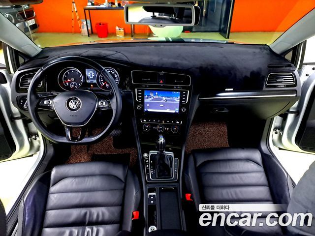 Volkswagen Golf — interior