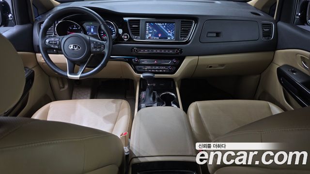 Kia Carnival — interior