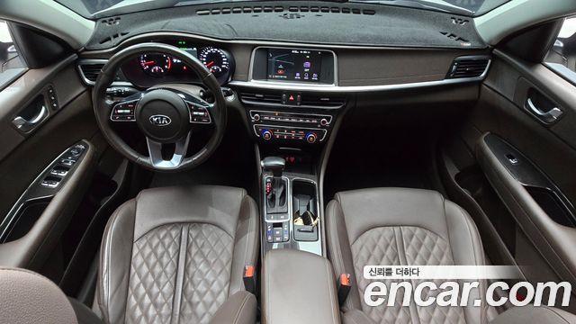 Kia K5 — interior