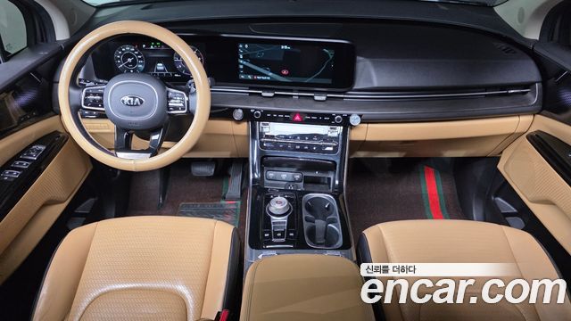 Kia Carnival — interior