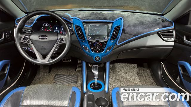 Hyundai Veloster — interior