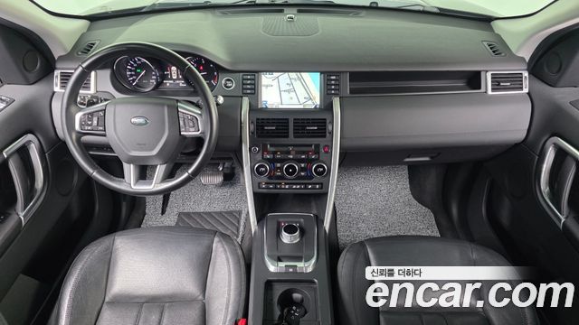 Land Rover Discovery Sport — interior