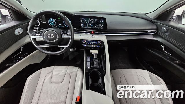 Hyundai Avante — interior