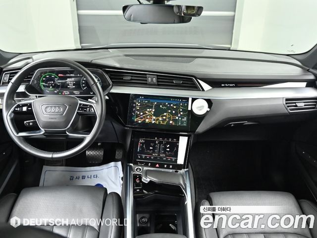 Audi e-tron — interior