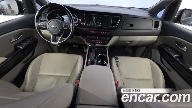 Kia Carnival — interior