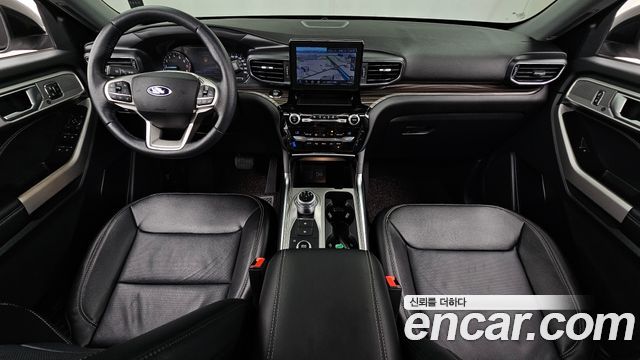 Ford Explorer — interior