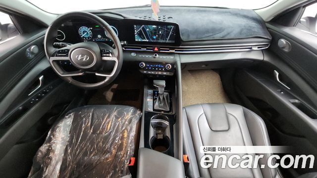 Hyundai Avante — interior