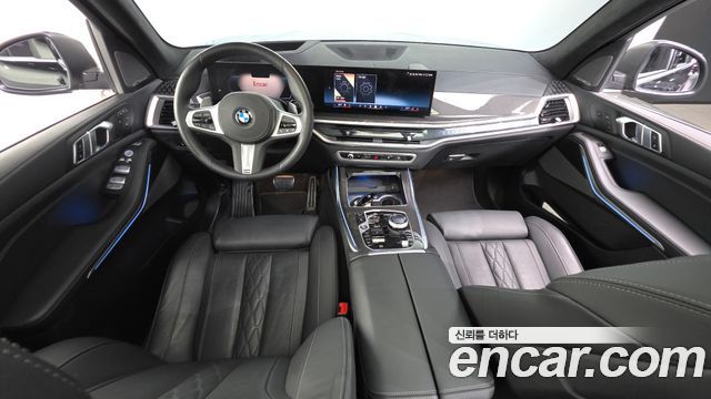 BMW X7 — interior