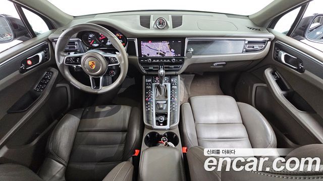 Porsche Macan — interior