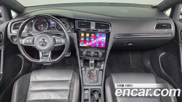 Volkswagen Golf — interior