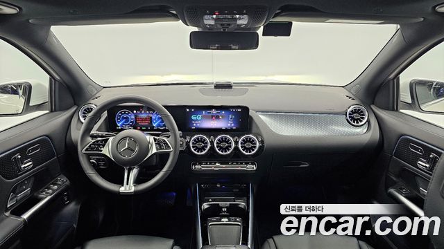 Mercedes-Benz EQA — interior