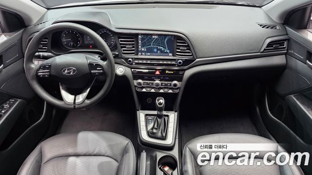 Hyundai Avante — interior