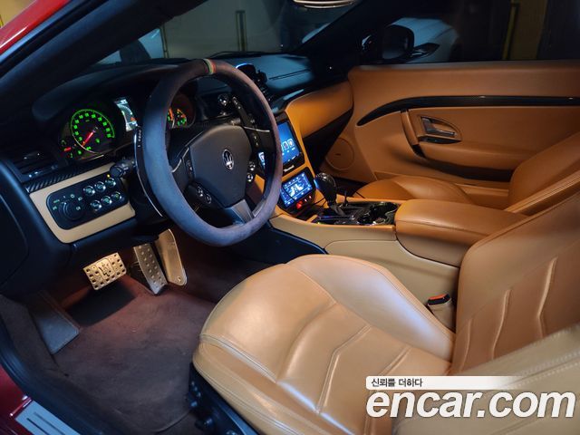 Maserati GranCabrio — interior