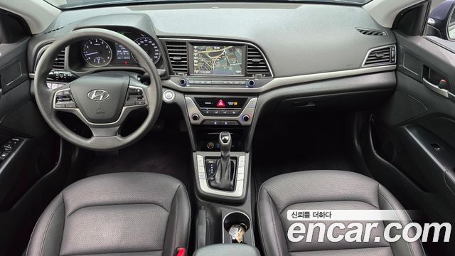 Hyundai Avante — interior