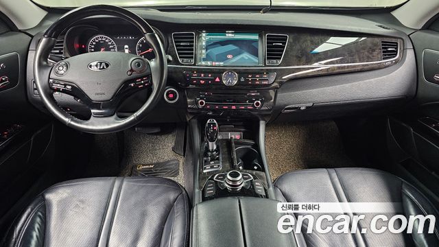 Kia K9 — interior