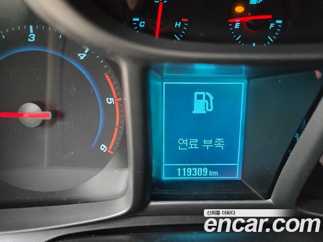 Chevrolet Korea Orlando — interior
