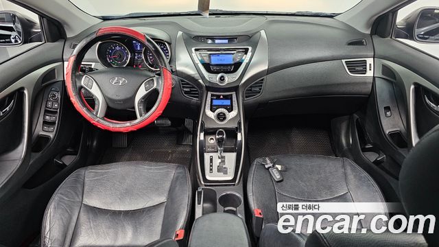 Hyundai Avante — interior