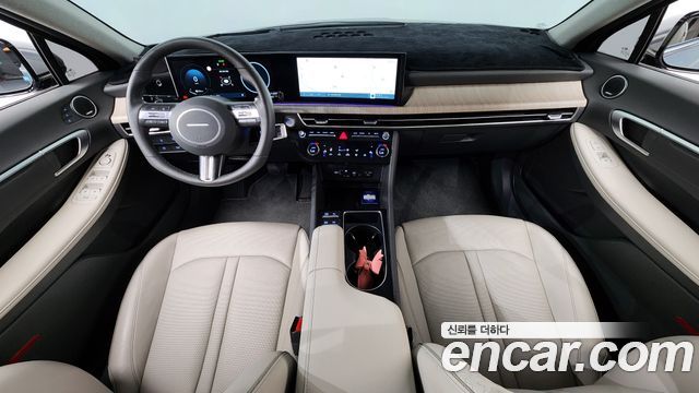 Hyundai Sonata — interior