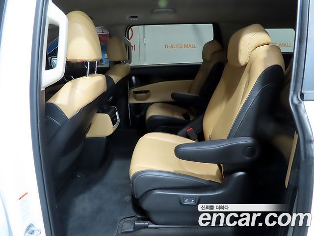 Kia Carnival — interior