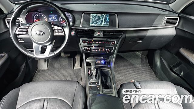 Kia K5 — interior