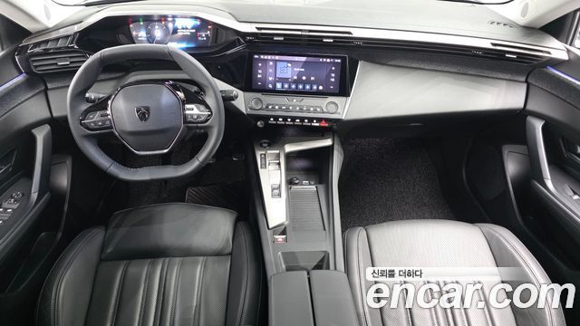 Peugeot 408 — interior