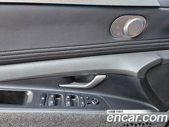 Hyundai Avante — interior