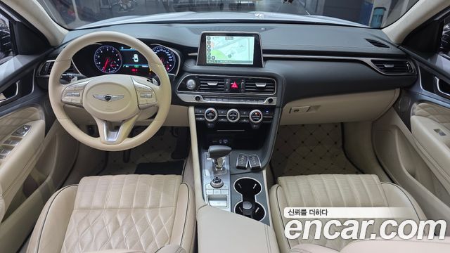 Genesis G70 — interior
