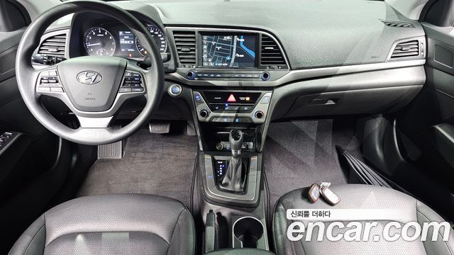 Hyundai Avante — interior