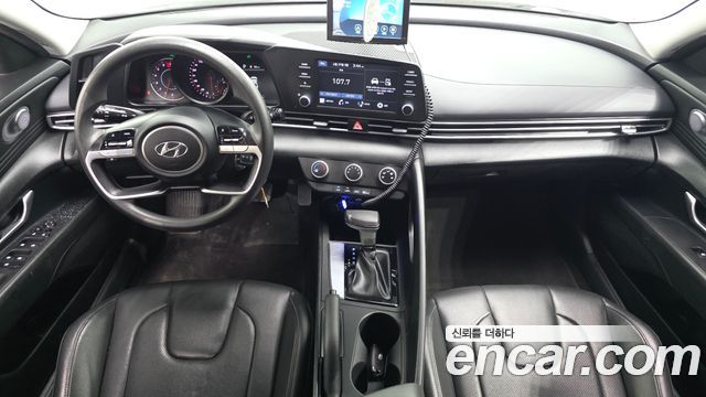 Hyundai Avante — interior