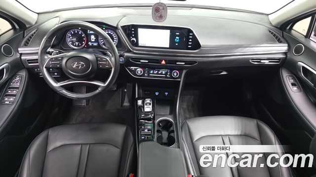 Hyundai Sonata — interior