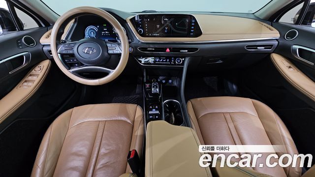 Hyundai Sonata — interior