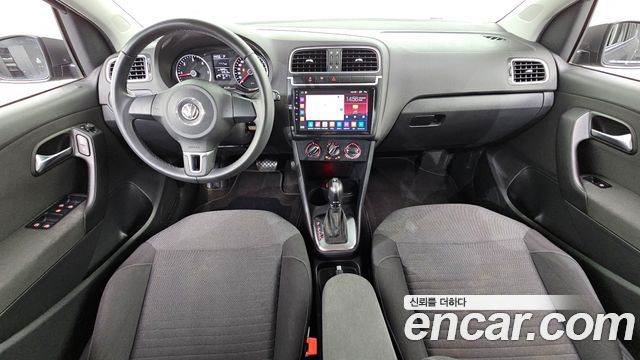 Volkswagen Polo — interior