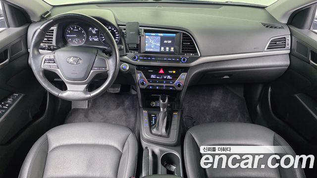 Hyundai Avante — interior
