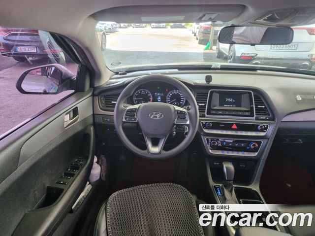 Hyundai Sonata — interior