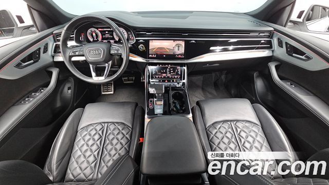 Audi Q8 — interior